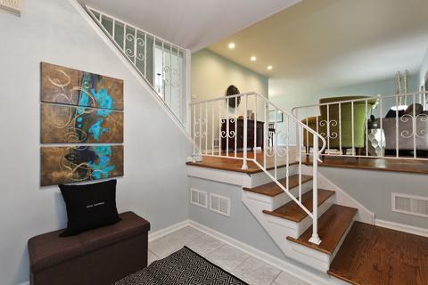 4020 Carousel Dr, Northbrook, IL 60062 photo 3