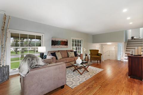 4020 Carousel Dr, Northbrook, IL 60062 photo 4