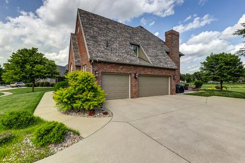 4 Pebblebrook Ct, Bloomington, IL 61705 photo 3