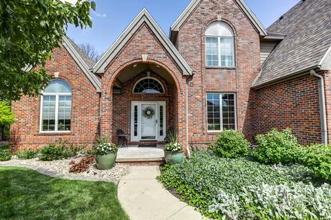 4 Pebblebrook Ct, Bloomington, IL 61705 photo 2
