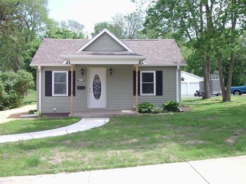 908 Jackson Ave, Dixon, IL 61021 photo 2