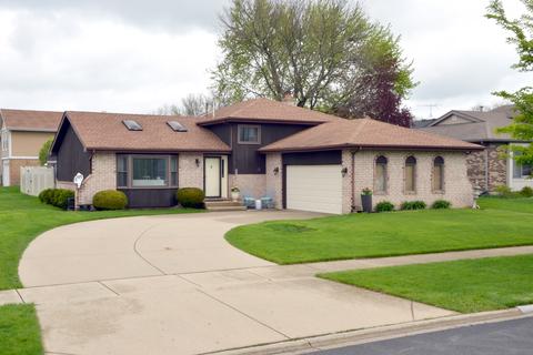 733 Longtree Dr, Wheeling, IL 60090 photo 1