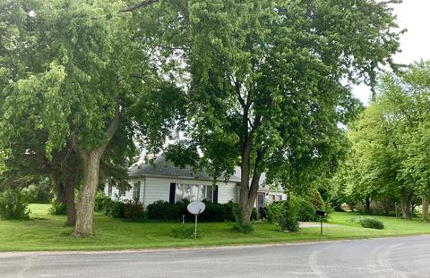 621 S Carson St, Long Point, IL 61333 photo 2
