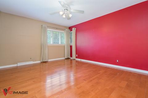 906 E Division St, Lockport, IL 60441 photo 13