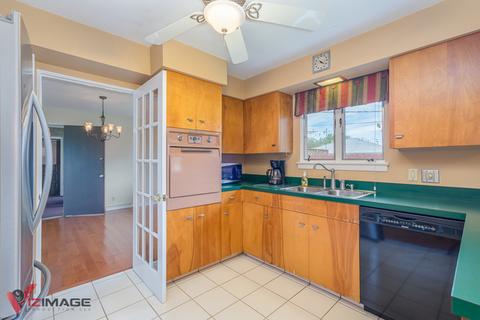906 E Division St, Lockport, IL 60441 photo 9
