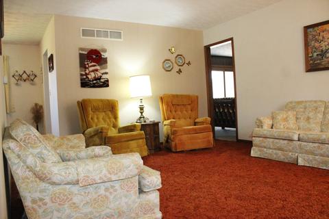 195 E 7th St, El Paso, IL 61738 photo 2