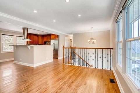 805 Heather Ln, Hoffman Estates, IL 60169 photo 4