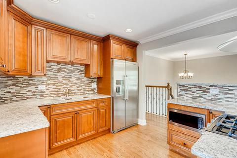 805 Heather Ln, Hoffman Estates, IL 60169 photo 9