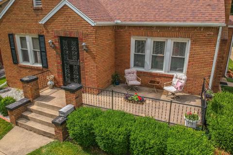 1510 Jackson St E, Bloomington, IL 61701 photo 2