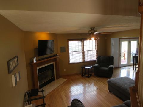 1300 Beacon Hill Ct, Normal, IL 61761 photo 3