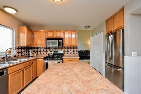 64 E Rustic Ln, Round Lake Beach, IL 60073 photo 13