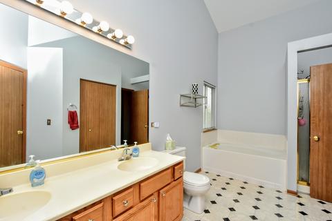 64 E Rustic Ln, Round Lake Beach, IL 60073 photo 27
