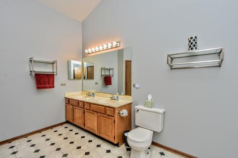 64 E Rustic Ln, Round Lake Beach, IL 60073 photo 29