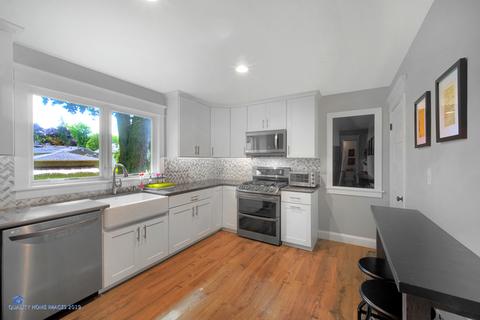 139 N Eastern Ave, Bartlett, IL 60103 photo 4
