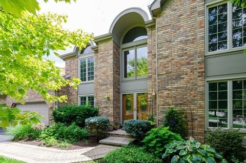 601 Fairway View Dr, Algonquin, IL 60102 photo 1