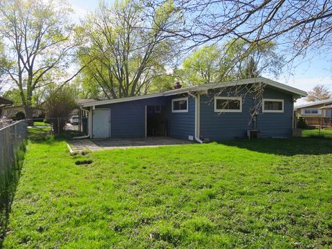 365 Nancy Ln, Wheeling, IL 60090 photo 2