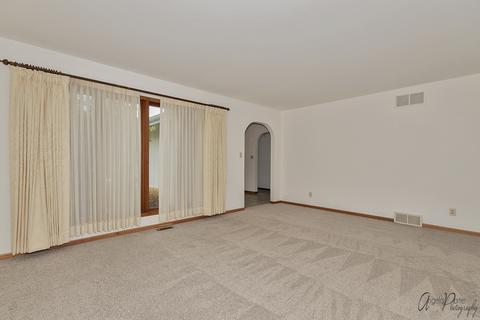 2011 Villanova Dr, Johnsburg, IL 60051 photo 7
