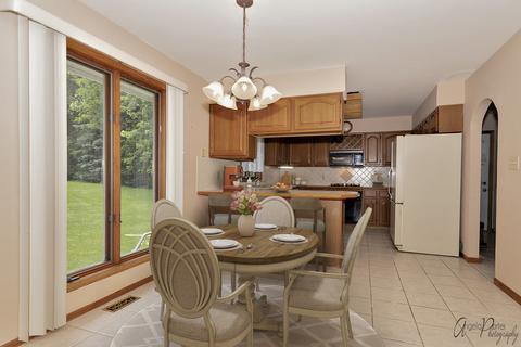 2011 Villanova Dr, Johnsburg, IL 60051 photo 8