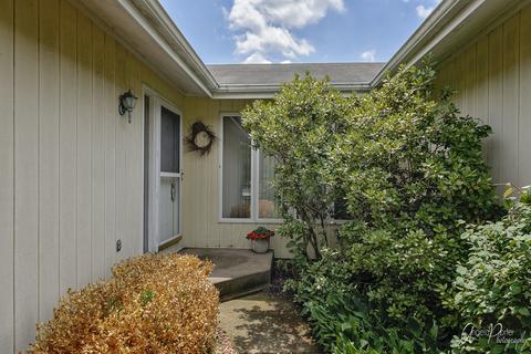 2011 Villanova Dr, Johnsburg, IL 60051 photo 4