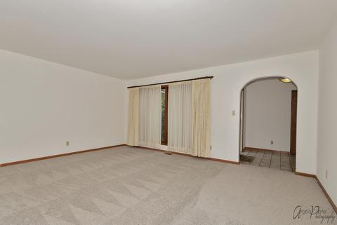 2011 Villanova Dr, Johnsburg, IL 60051 photo 6