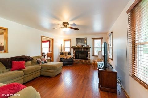 1880 Kingman Dr, Elgin, IL 60123 photo 2