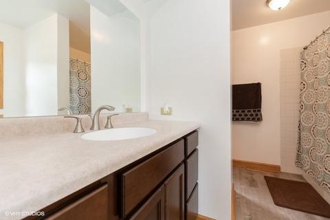 1880 Kingman Dr, Elgin, IL 60123 photo 8