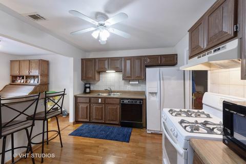 1056 Deerpath Ct #B2, Wheeling, IL 60090 photo 4