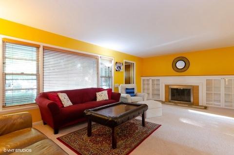 808 Cedar Ave, Elgin, IL 60120 photo 3