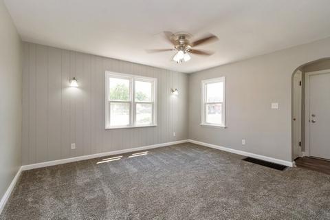 128 N May Ave, Kankakee, IL 60901 photo 2