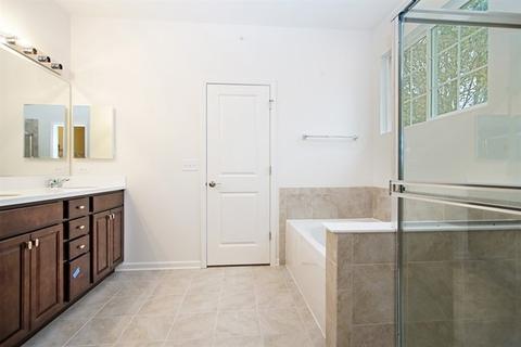 1900 Sheffield Dr, Hoffman Estates, IL 60192 photo 11