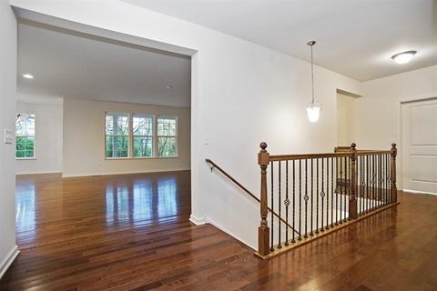 1900 Sheffield Dr, Hoffman Estates, IL 60192 photo 2