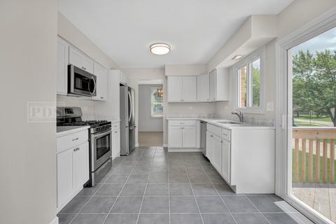 2108 S Hull Dr, Wheaton, IL 60189 photo 9