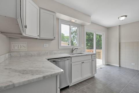 2108 S Hull Dr, Wheaton, IL 60189 photo 13