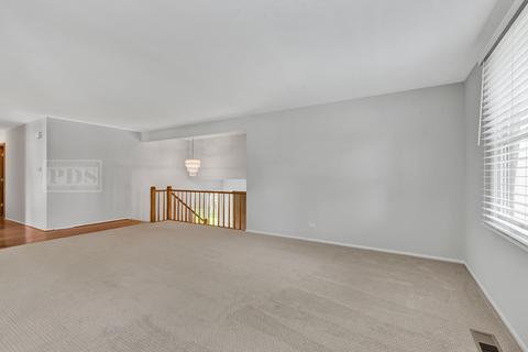 2108 S Hull Dr, Wheaton, IL 60189 photo 6