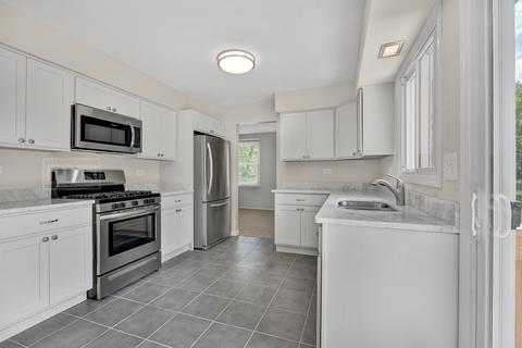 2108 S Hull Dr, Wheaton, IL 60189 photo 10