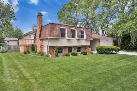 2108 S Hull Dr, Wheaton, IL 60189 photo 2