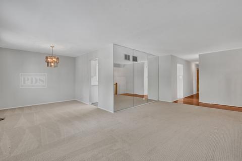 2108 S Hull Dr, Wheaton, IL 60189 photo 5