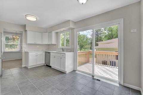 2108 S Hull Dr, Wheaton, IL 60189 photo 8