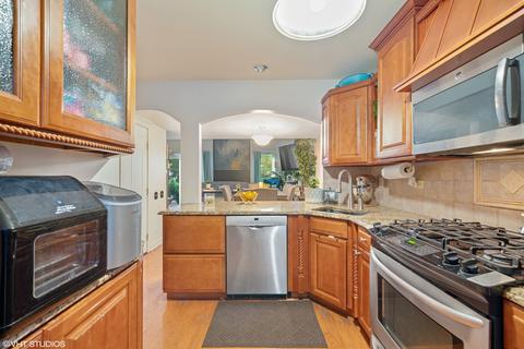 219 Half Moon Cir, Aurora, IL 60504 photo 5