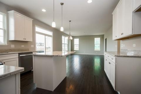 5757 Chatham Dr, Hoffman Estates, IL 60192 photo 3