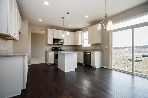 5757 Chatham Dr, Hoffman Estates, IL 60192 photo 2