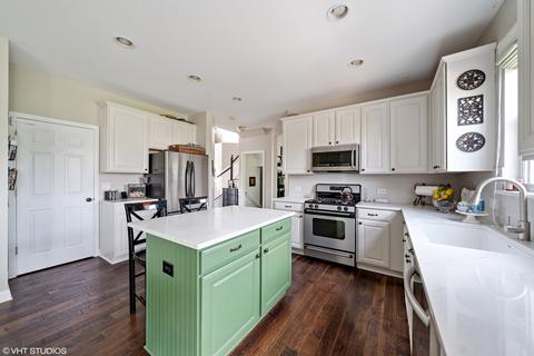 2612 Lundquist Dr, Aurora, IL 60503 photo 4