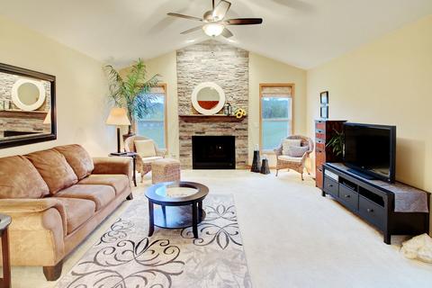 1424 Mackenzie Ln, Elgin, IL 60120 photo 3