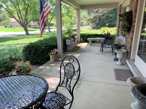 1567 Wadsworth Rd, Wheaton, IL 60189 photo 2