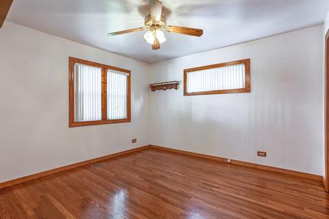 665 Illinois Blvd, Hoffman Estates, IL 60169 photo 17