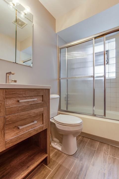 665 Illinois Blvd, Hoffman Estates, IL 60169 photo 14