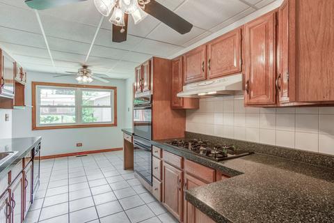 665 Illinois Blvd, Hoffman Estates, IL 60169 photo 10
