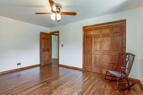 665 Illinois Blvd, Hoffman Estates, IL 60169 photo 12