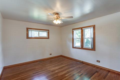 665 Illinois Blvd, Hoffman Estates, IL 60169 photo 16