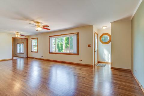665 Illinois Blvd, Hoffman Estates, IL 60169 photo 5